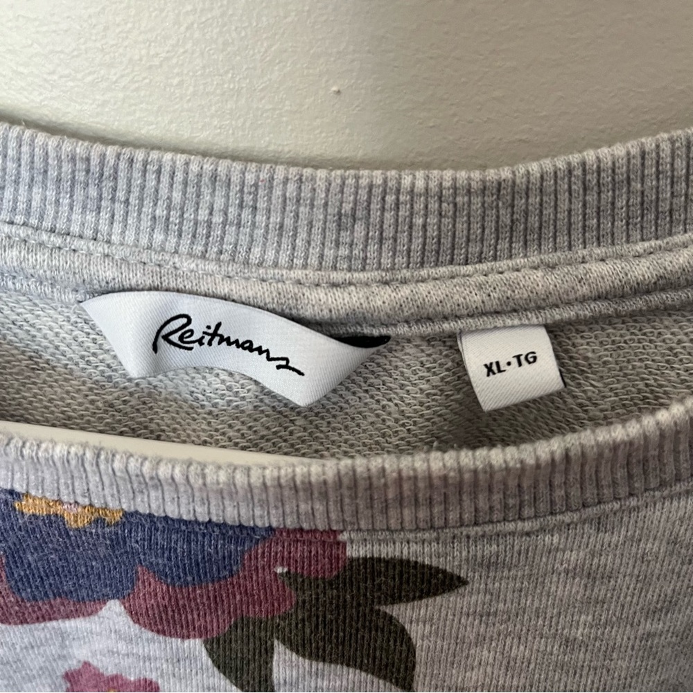 3/$40 ladies size XL Reitmans Cropped Sweatshirt Grey with All Over Floral Print - Picture 4 of 7